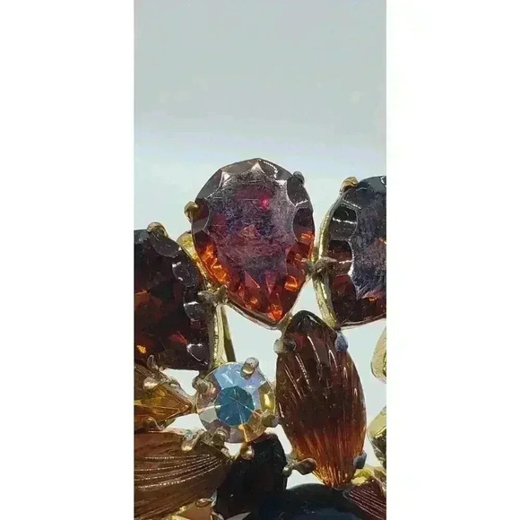 Vintage Brooch RARE Cut Scalloped Rhinestones Molded Glass Flower Gold Wash - Picture 13 of 14